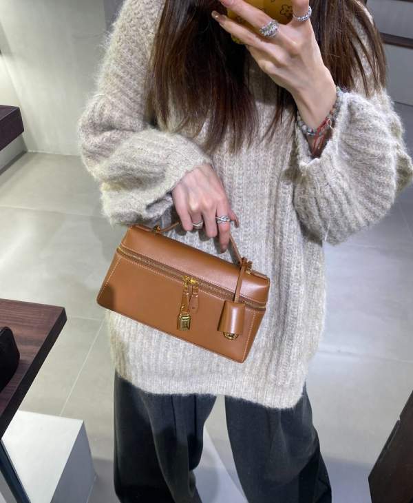 Picture of Loro Piana Handbags _SKUfw238761580fw